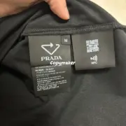 【現貨】【全套包裝】PRA 25SS KF三角標logo 拉鍊Polo衫短袖T恤 黑色：圖片 12