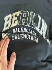 巴黎 BLC 23SS Be kind 補丁刺繡做舊破壞 logo字母 水洗 短袖T恤 水洗藍黑：圖片 8