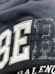 巴黎 BLC 23SS Be kind 補丁刺繡做舊破壞 logo字母 水洗 短袖T恤 水洗藍黑：圖片 9