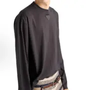 【現貨】PRA 24FW Ripped-Triangle 三角標貼布 簡約素色 長袖T恤打底衫：圖片 2