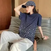 1V 22SS Monogram 滿版 Logo 印花 漸層 短袖 T恤：圖片 6