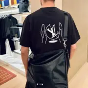 【現貨】1V 25SS 隱藏款 正面字母徽章 背面字母logo 短袖T恤：圖片 6