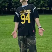 【預售】Supreme SS25 Week8 Split S/S Football Top 拼接印花羅紋短袖T恤美式足球衣：圖片 3