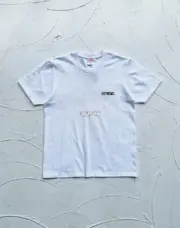 【預售】Sup FW25 WEEK17 Dash Snow Tee 正面小logo後背人物圖像短袖T恤 黑/白：圖片 6