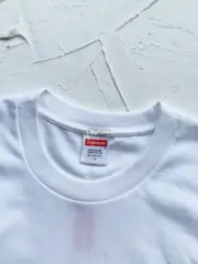 【預售】Sup FW25 WEEK17 Dash Snow Tee 正面小logo後背人物圖像短袖T恤 黑/白：圖片 7