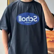 【預售】巴黎 BLC x Scholl 聯名 25SS 藍色印花logo 簡約短袖T恤 周杰倫著用：圖片 2