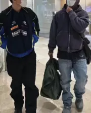 【現貨】【福利回饋】CELIN 22FW Wesley 小破壞水洗做舊 經典款 直筒牛仔褲 長褲 丹寧 水洗藍：圖片 4