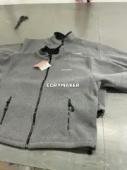 M1U M1U 24SS 繆繆 字母Logo刺繡 搖粒絨 立領夾克外套 灰色：圖片 2