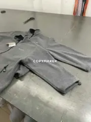 M1U M1U 24SS 繆繆 字母Logo刺繡 搖粒絨 立領夾克外套 灰色：圖片 5