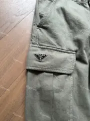 PRA 24SS 素色簡約 三角標小logo 水洗寬鬆口袋工裝褲長褲 橄欖綠：圖片 6