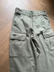 PRA 24SS 素色簡約 三角標小logo 水洗寬鬆口袋工裝褲長褲 橄欖綠：圖片 7