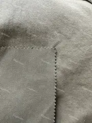 PRA 24SS 素色簡約 三角標小logo 水洗寬鬆口袋工裝褲長褲 橄欖綠：圖片 9