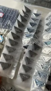 PRA 24SS 素色簡約 三角標小logo 水洗寬鬆口袋工裝褲長褲 橄欖綠：圖片 22