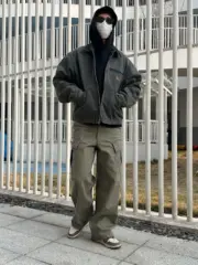 PRA 24SS 素色簡約 三角標小logo 水洗寬鬆口袋工裝褲長褲 橄欖綠：圖片 31