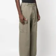 PRA 24SS 素色簡約 三角標小logo 水洗寬鬆口袋工裝褲長褲 橄欖綠：圖片 4