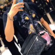 【預售】1V Outdoor   經典老花 牛皮拼接帆布  郵差包側背包單肩包 黑色：圖片 6