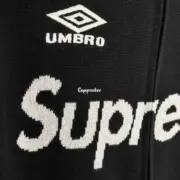 【預售】Sup x Umbro SS25 聯名 徽章印花條紋 拉鍊毛衣夾克外套 三色：圖片 5