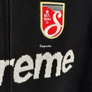 【預售】Sup x Umbro SS25 聯名 徽章印花條紋 拉鍊毛衣夾克外套 三色：圖片 7