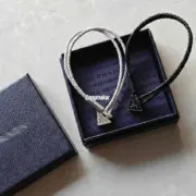 【預售】【新年福利】【過驗】PRA 三角標 Nappa小羊皮 手鏈手環手繩 經典款 黑色/米白：圖片 4