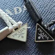 【預售】【新年福利】【過驗】PRA 三角標 Nappa小羊皮 手鏈手環手繩 經典款 黑色/米白：圖片 6