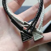 【預售】【新年福利】【過驗】PRA 三角標 Nappa小羊皮 手鏈手環手繩 經典款 黑色/米白：圖片 7