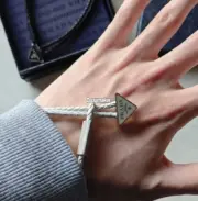 【預售】【新年福利】【過驗】PRA 三角標 Nappa小羊皮 手鏈手環手繩 經典款 黑色/米白：圖片 8