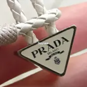 【預售】【新年福利】【過驗】PRA 三角標 Nappa小羊皮 手鏈手環手繩 經典款 黑色/米白：圖片 9