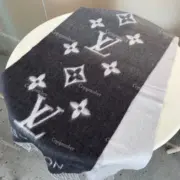 1V REYKJAVIK GRADIENT 雙色漸層老花 經典款 純羊毛 圍巾 披肩 三色：圖片 9