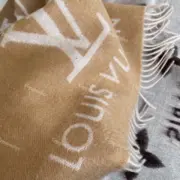 1V REYKJAVIK GRADIENT 雙色漸層老花 經典款 純羊毛 圍巾 披肩 三色：圖片 14