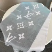 1V REYKJAVIK GRADIENT 雙色漸層老花 經典款 純羊毛 圍巾 披肩 三色：圖片 21