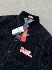 【現貨】【福利回饋】D1OR x KAWS Oblique 滿版logo 滿印 反毛皮麂皮襯衫夾克外套 活性黑：圖片 6