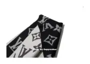 1V 滿版logo 雙面 經典款 純羊毛 圍巾 披肩 三色：圖片 15