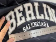 巴黎 BLC 23FW Be kind 補丁刺繡做舊破壞 logo字母 帽T連帽衛衣 水洗藍黑 柏林限定：圖片 8