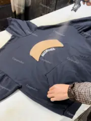 巴黎 BLC 23FW Be kind 補丁刺繡做舊破壞 logo字母 帽T連帽衛衣 水洗藍黑 柏林限定：圖片 9