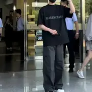 巴黎 BLC 24SS 模糊logo 噴繪 水洗做舊破壞 短袖T恤：圖片 6