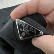 PRA 23FW 素色簡約 三角標小logo 鐵牌 大學T圓領衛衣長袖：圖片 10