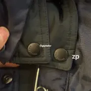 巴黎 BLC 24FW 雙面穿 刺繡小logo 別針 類羽絨棉服夾克外套 黑色/深藍色：圖片 9