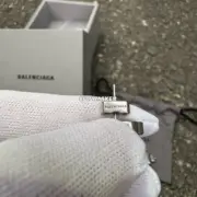 【現貨】【全套包裝】巴黎 BLC 雙B鎖扣BB字母 經典款 帶鑽 鈦鋼 耳環耳釘：圖片 7