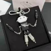 【現貨】PRA 22FW Saffiano 三角牌三角標徽章皮革 鑰匙圈鑰匙扣掛飾配件 黑色：圖片 4