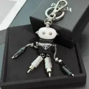 【現貨】PRA 22FW Saffiano 三角牌三角標徽章皮革 鑰匙圈鑰匙扣掛飾配件 黑色：圖片 5