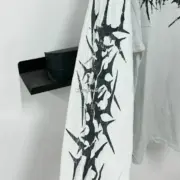 巴黎 BLC 24FW 歌德字母開裂印花 水洗破壞 長袖T恤衛衣大學T 冷白色：圖片 15