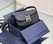 D1OR Oblique Mini Saddle  經典老花緹花 刺繡帆布拼荔枝紋牛皮 馬鞍包小包側背包：圖片 10