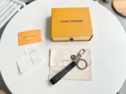 1V 22FW Monogram Logo 經典花紋 鑰匙圈 鑰匙扣：圖片 4