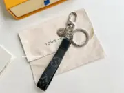 1V 22FW Monogram Logo 經典花紋 鑰匙圈 鑰匙扣：圖片 6