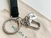 1V 22FW Monogram Logo 經典花紋 鑰匙圈 鑰匙扣：圖片 9