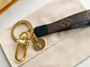 1V 22FW Monogram Logo 經典花紋 鑰匙圈 鑰匙扣：圖片 13