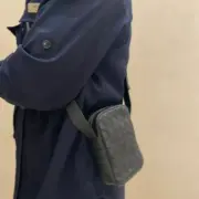 【預售】【原廠】BV家 Intrecciato編織 NAPPA 頭層牛皮 手機包單肩包側背包小包 黑色：圖片 4