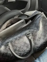 【現貨】【福利回饋】C0ACH Venturer 43 經典老花滿版logo 大容量 手提袋斜背包旅行包旅行袋：圖片 6