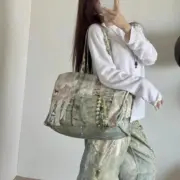 【現貨】【福利回饋】Acne Studios 25SS 蕾絲珍珠鍊條3D印花 托特包手提包單肩包：圖片 4