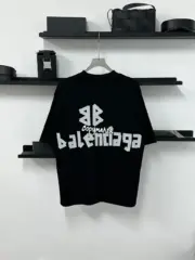 【現貨】巴黎 BLC 24SS 秀款 膠帶 繃帶logo 水洗做舊 破壞 短袖T恤 黑色：圖片 11